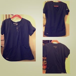 3 Greys anatomy scrub tops in Indigo ( smalls)